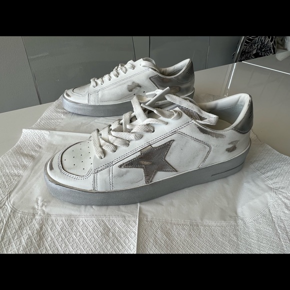 Golden Goose BRAND NEW with box, dust bag and official passport registration - Picture 5 of 17